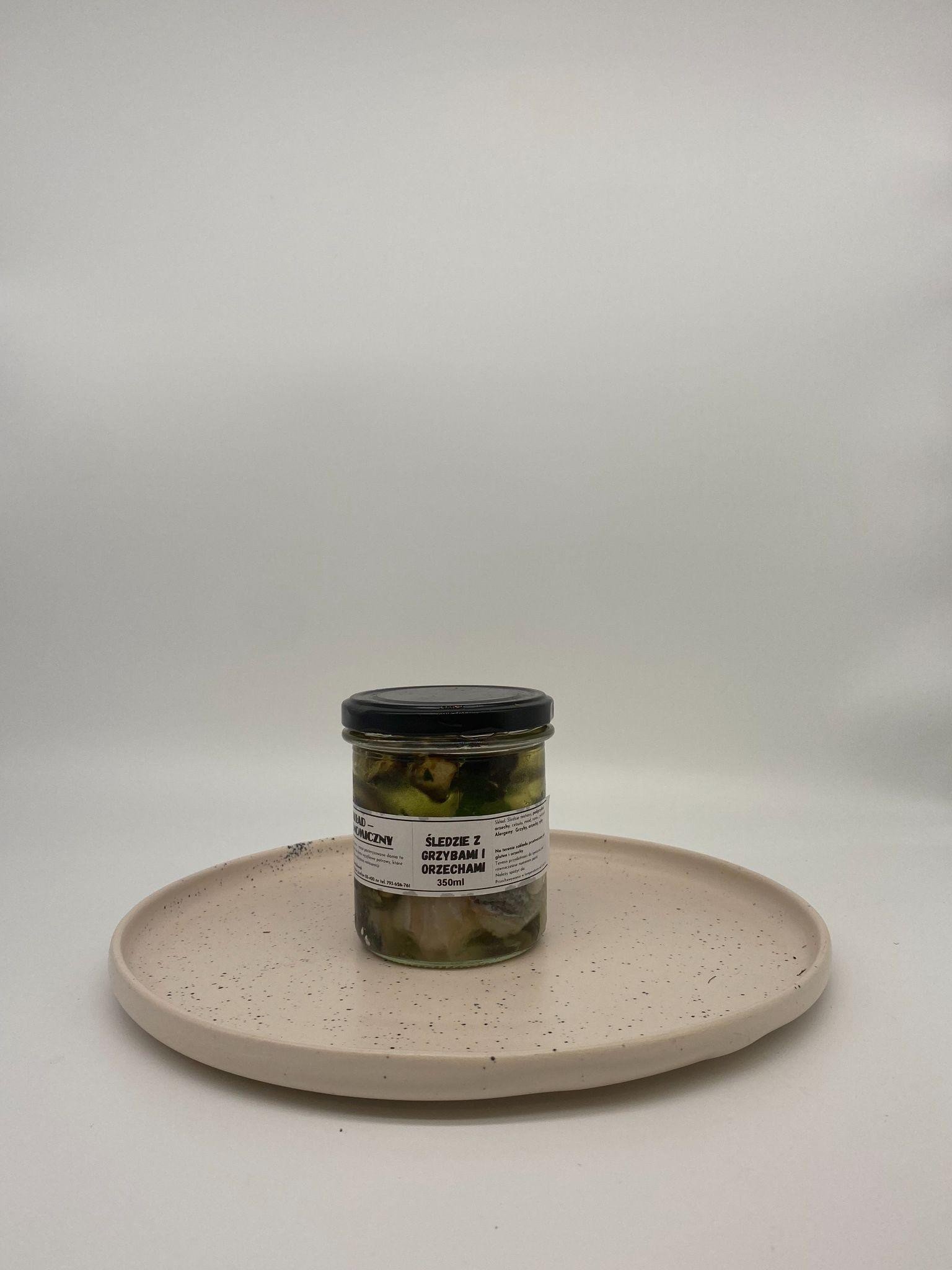 Śledź z podgrzybkiem i orzechami 350 g