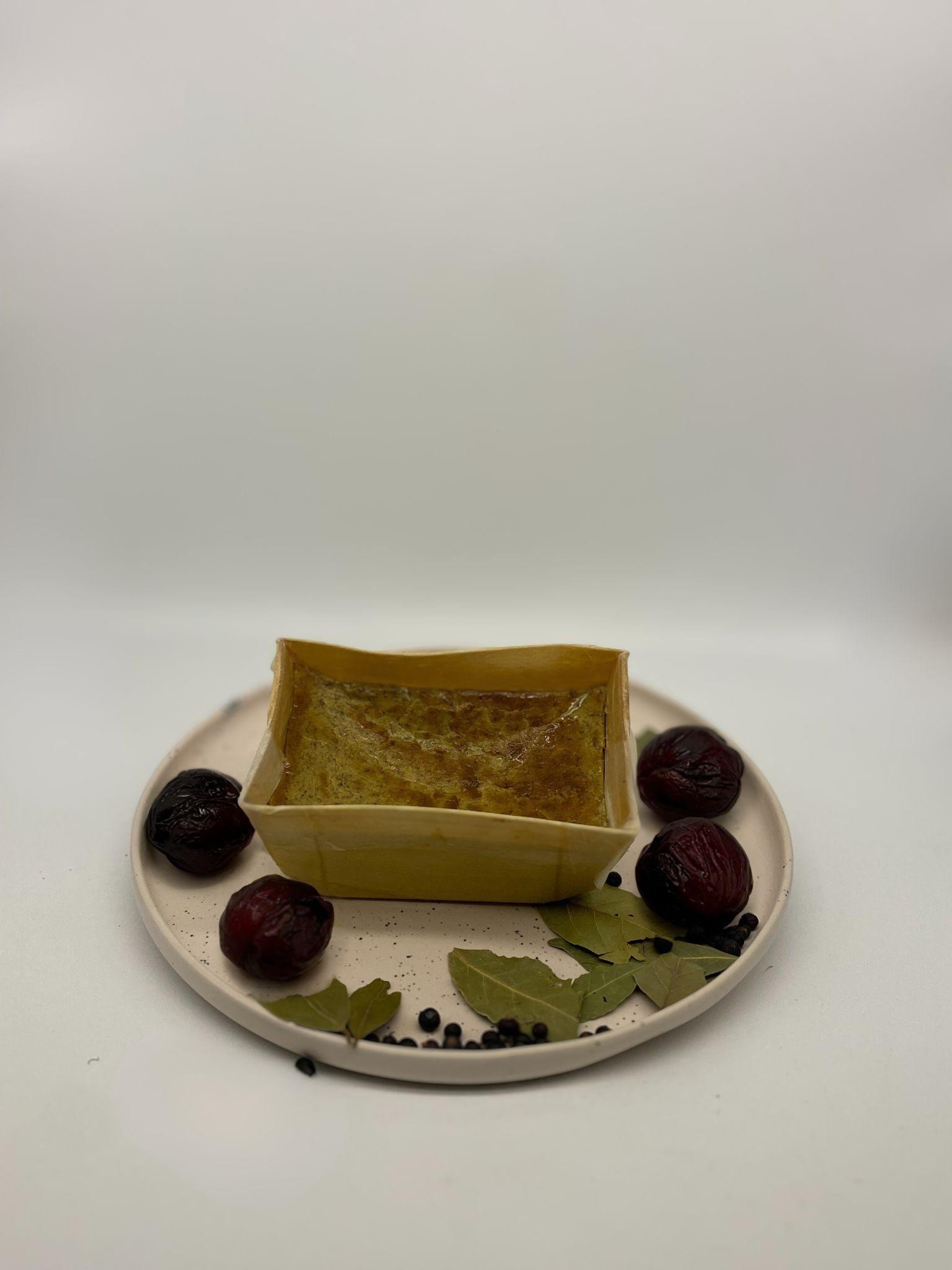 Pasztet wieprzowo-wołowy z suszoną śliwką 400 g